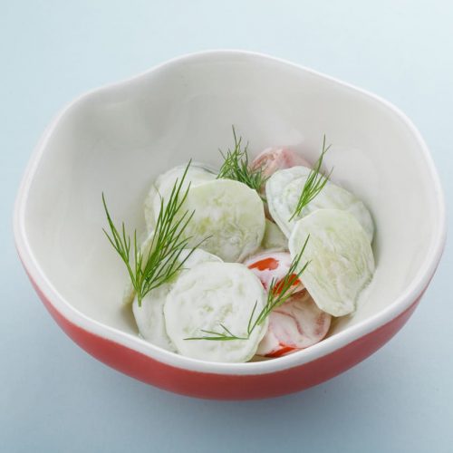 овощной салат со сметаной